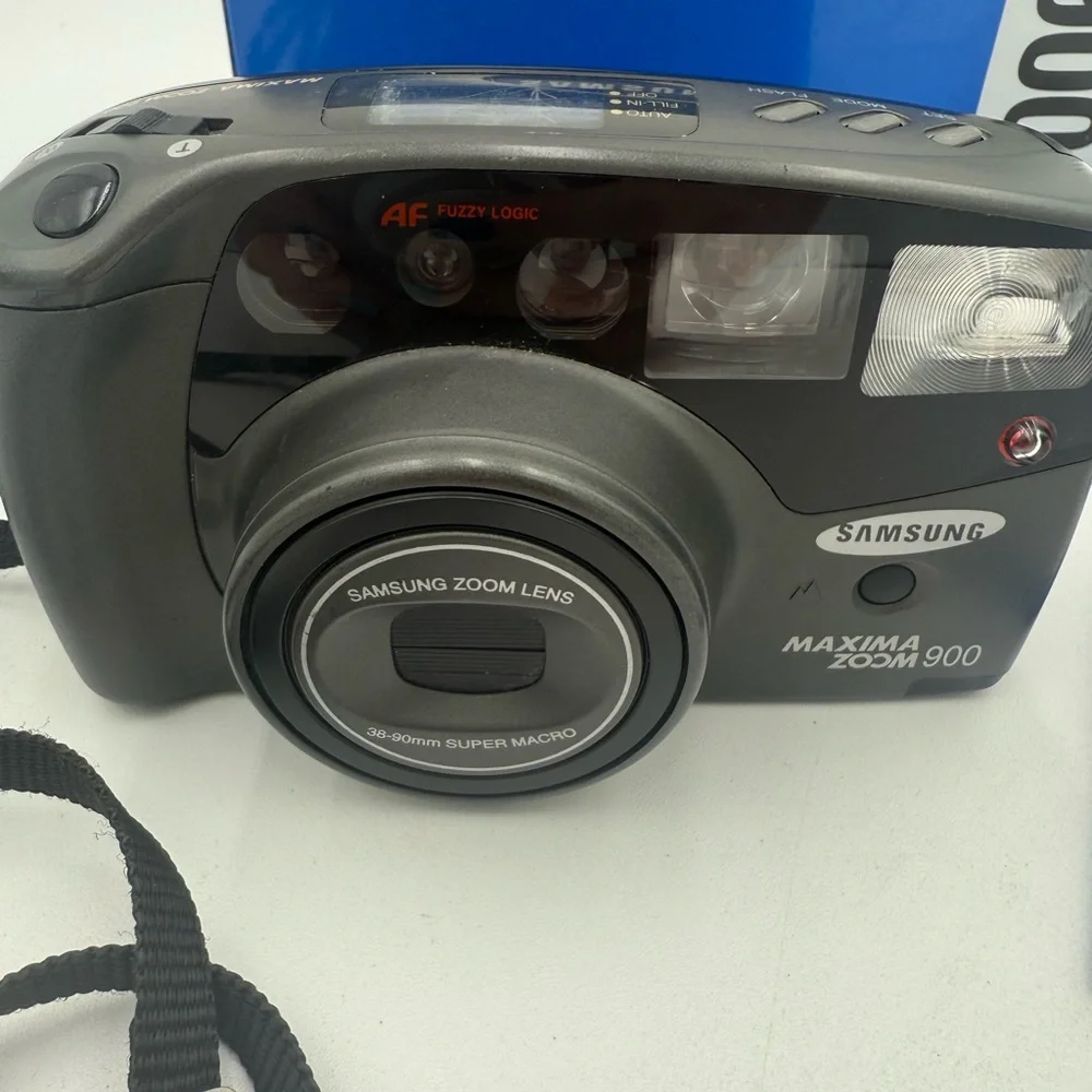 Samsung Maxima Zoom 900 Black Built In Flash 38-90mm Point & Shoot Film Camera